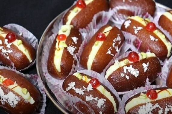 Sandwich Gulab Jhambu (1 piece)